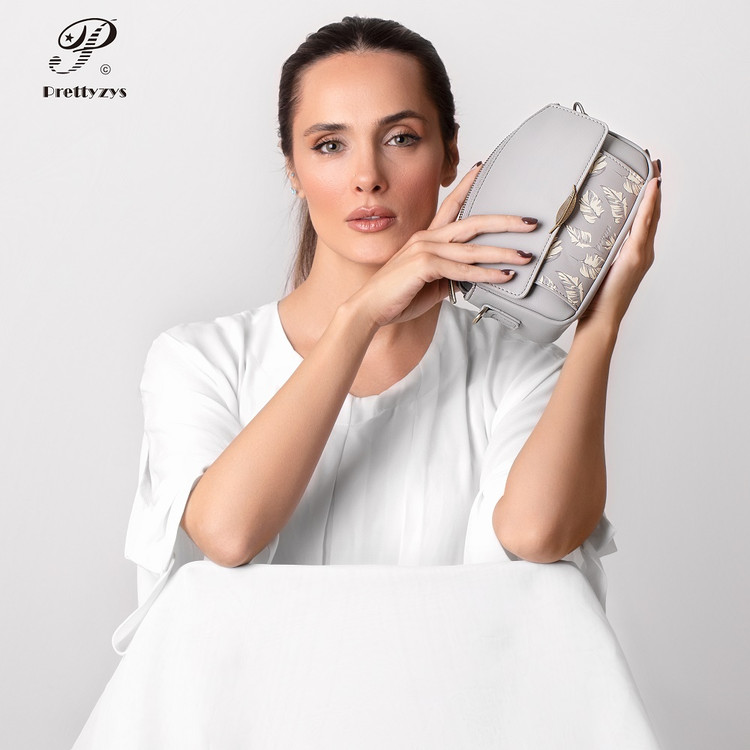 کیف رودوشی زنانه برند پرتیز طوسی مدل PRETTYZYS X107